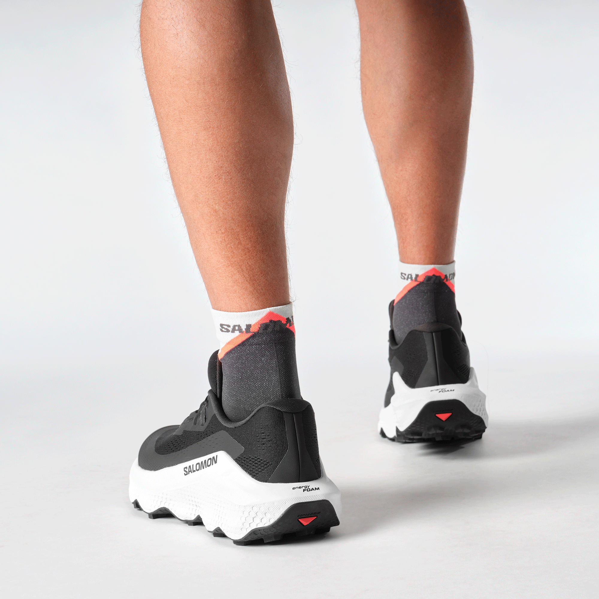 #Color_Black / White