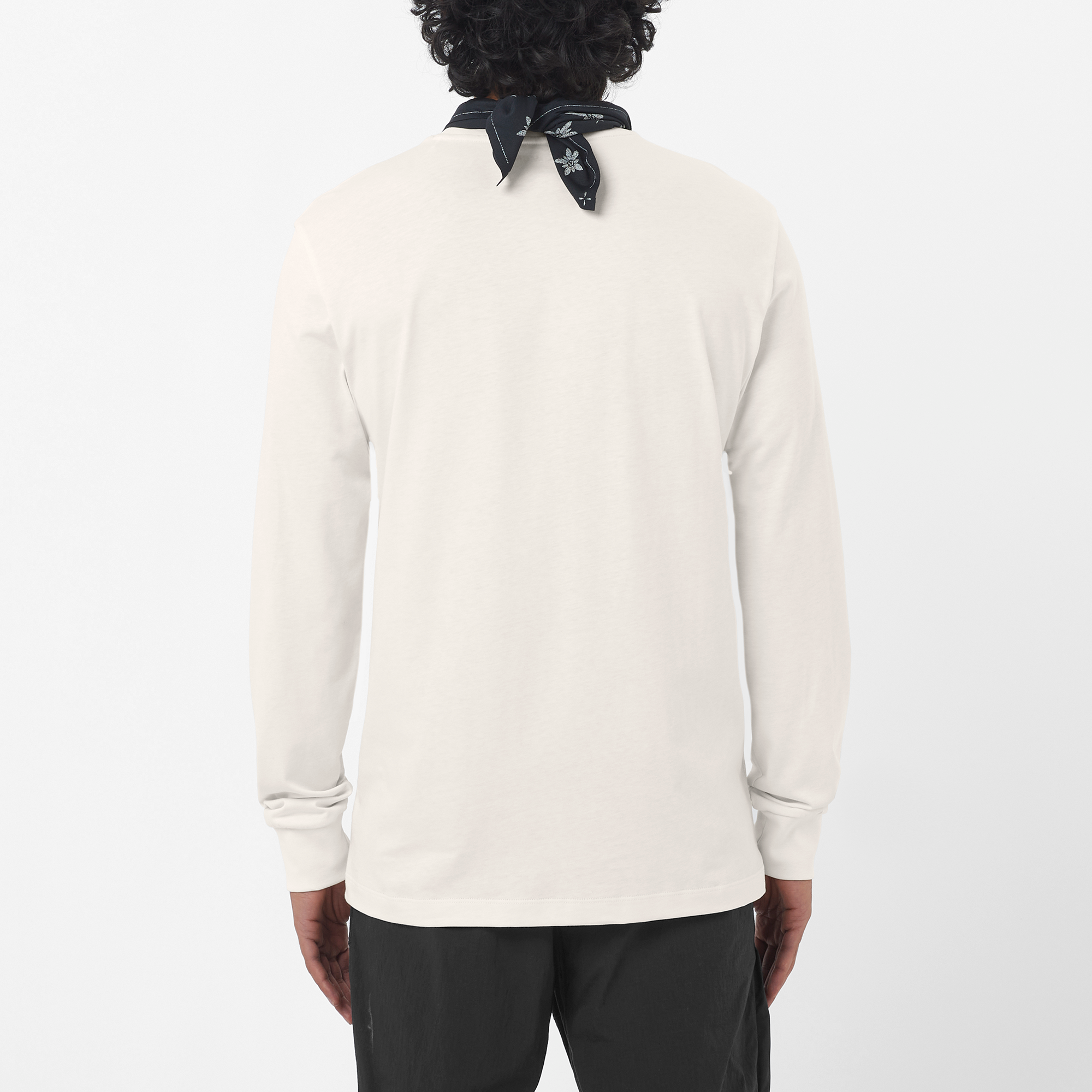 #Color_Whisper White